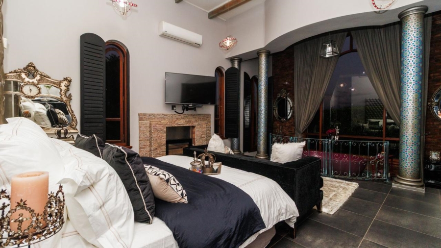 5 Bedroom Property for Sale in Winelands Western Cape